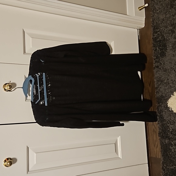 💖  $5 add to bundle item Lace on shoulders and back  Cardigan💖 - Picture 1 of 3